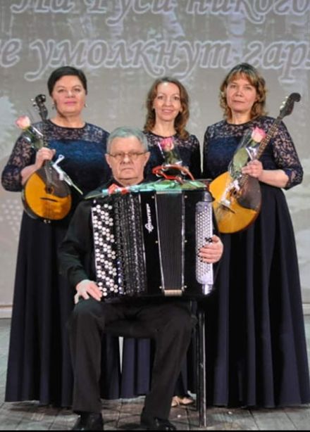 Звучат народные инструменты